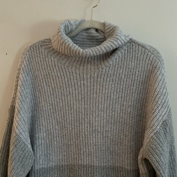 American Eagle Women SZ S 2 Tone Gray Oversized Turtleneck Knit Sweater - Picture 4 of 9